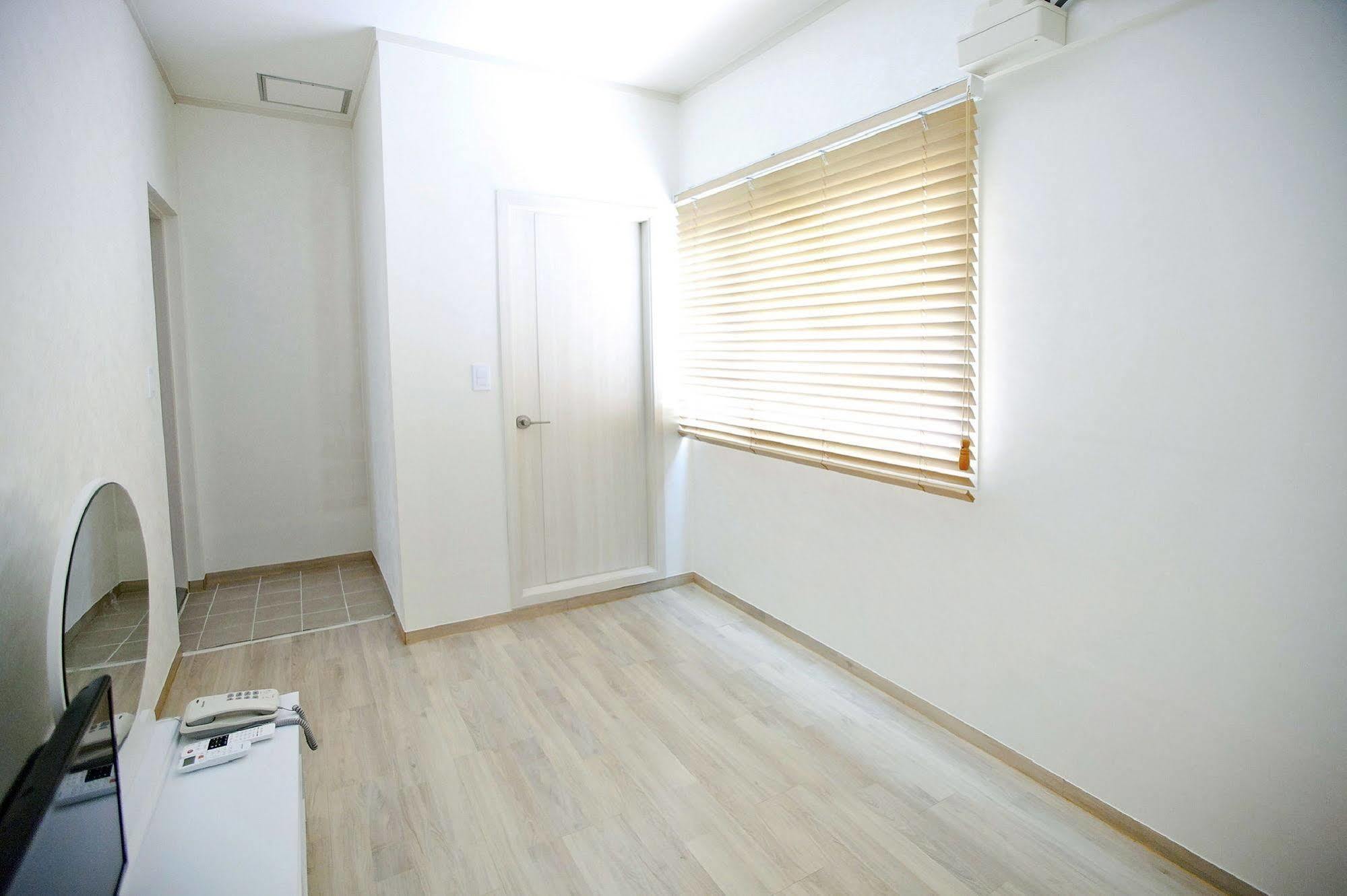 Ari House Guest house